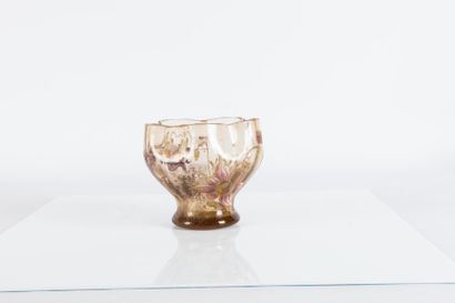  Emile Gallé (1846-1904) 
Vase de forme ouverte à bords chantournés en cristal émaillé...