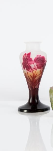 Gallé 

Vase de forme balustre en verre gravé...