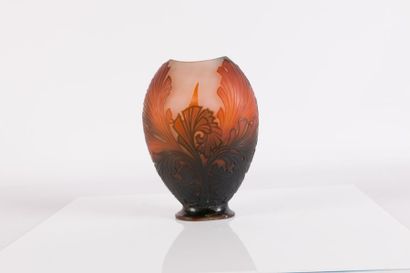null Gallé 

Vase de forme ovale aplatie en verre gravé à l’acide à décor d’algues...