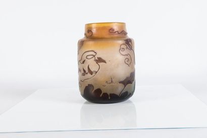 null Gallé 

Vase de forme cylindrique à col droit en verre gravé à l’acide à décor...