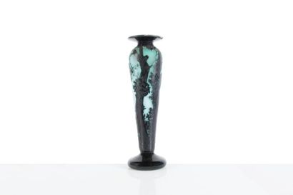 null André Delatte (c.1887-1953) 

Vase de forme balustre en verre gravé à l’acide...