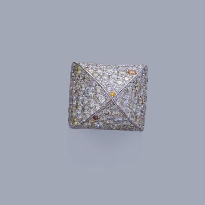 null Bague en or gris 18K 750% en forme de pointe de diamant sertie de diamants brillantés...