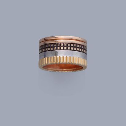 null BOUCHERON

Bague Quatre en or 18K 750%, composée de quatre anneaux en ors de...