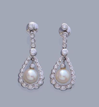 null Paire de boucles d'oreilles en or gris 18K 750%, pendantes ornées d'une perle...