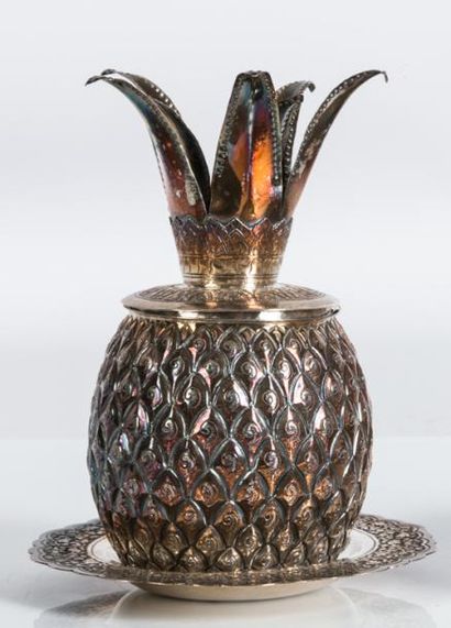 null Boîte ananas en argent second titre 800%. 

Hauteur : 14 cm

Poids : 148 g