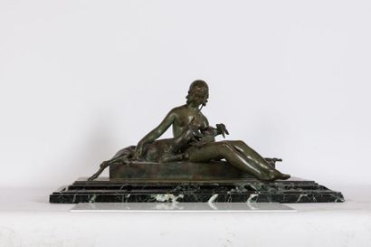 null Ary Bitter (1883-1973) 



Jeune fille nue aux biches. Bronze à patine verte...