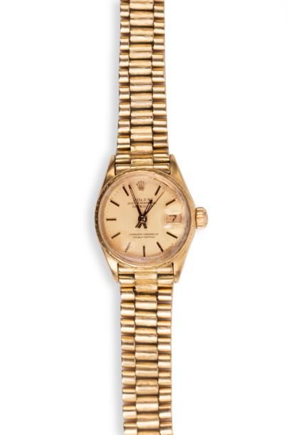 null ROLEX (Vers 1970). 

Montre dame ronde, modèle ‘’LADY DATE JUST’’ REF: 6702,...