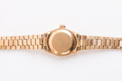 null ROLEX (Vers 1970). 

Montre dame ronde, modèle ‘’LADY DATE JUST’’ REF: 6702,...