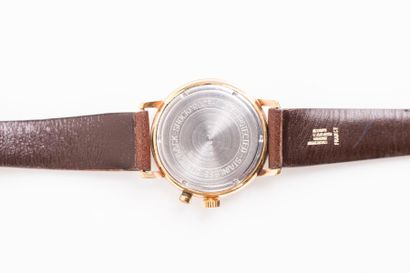 null LIP (Vers 1970). 

Montre homme ronde, modèle ‘’STOP’’, boîte plaqué or, fond...