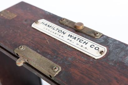 null HAMILTON (Vers 1940).
Chronomètre de marine N°?4070. Boîtier en laiton sur cadran?dans...