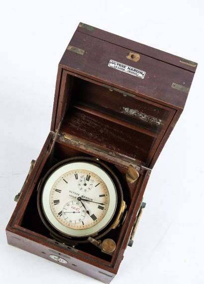 null ULYSSE NARDIN (Vers 1940).
Chronomètre de marine N° 6647, boîtier en laiton...