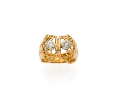null Bague jonc en or jaune 18K 750%, décorée de fils sertissant deux diamants de

taille...