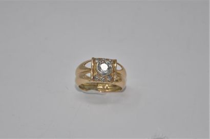 null Bague en or jaune 18K 750%, dite entourage sertie de diamants brillantés.

Poids...