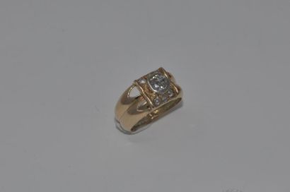 null Bague en or jaune 18K 750%, dite entourage sertie de diamants brillantés.

Poids...