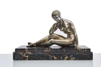 null J. P. Morante (XIXe-XXe) Femme nue assise coiffée à la garçonne Bronze à patine...