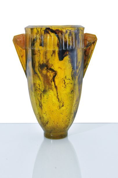 null François émile Decorchemont (1880-1971) Vase en pâte de verre dans les tons...