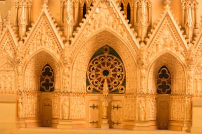 null Pendule à la cathédrale en bronze doré représentant la Cathédrale de Reims à...