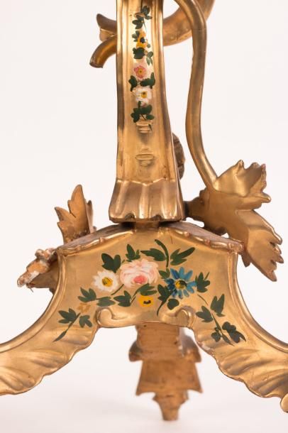 null Guéridon en bois peint et doré dans le goût vénitien du XVIIIe siècle à décor...