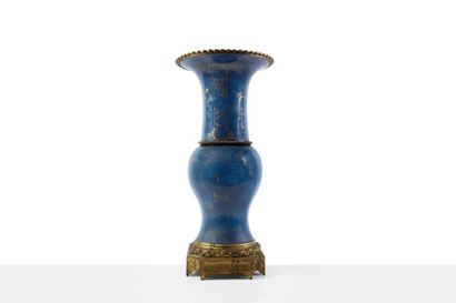 CHINE - Epoque QIANLONG (1736 - 1795) Vase...