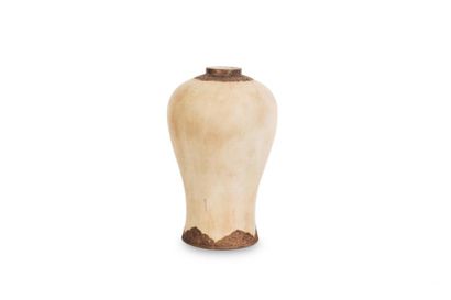 CHINE - XIXe siècle Vase de forme meiping...