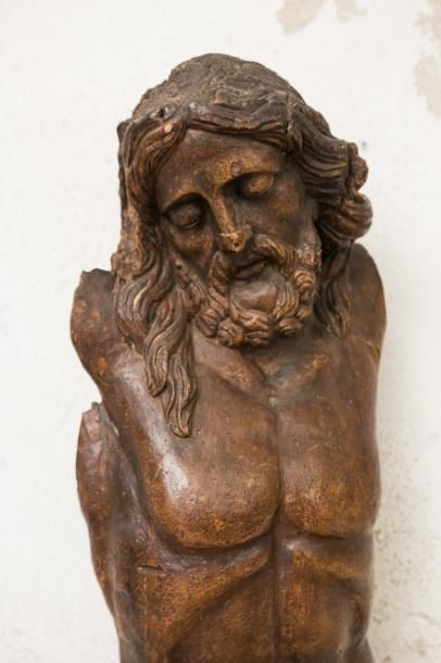 null Christ en bois sculpté XVIIe siècle Hauteur : 165 cm. (manques les bras)