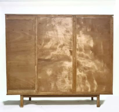null 
Joseph MOTTE (1925-2013)

Armoire

Chêne

174 x 199 x 62 cm
