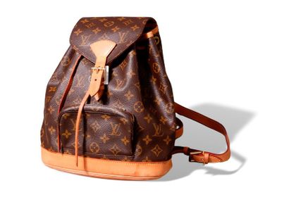 null Louis VUITTON Sac à dos en toile monogram et cuir naturel, fermeture sous pattes...