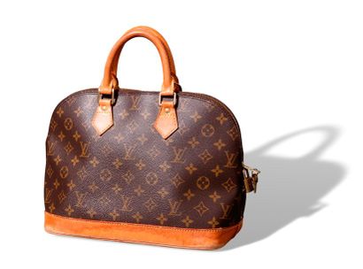 null Louis VUITTON Sac « Alma » en toile monogram et cuir naturel, fermeture à double...