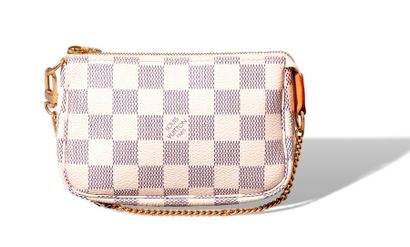 null Louis VUITTON Sac « Mini Accessoire » en toile damier Azur, poignée chaine en...