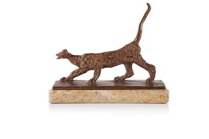 null Léon INDENBAUM (1890-1981) Le chat. Bronze à patine brune sur un socle en pierre....