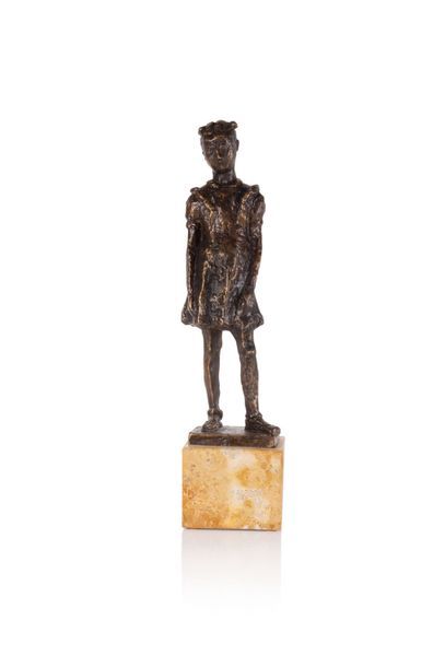null Léon INDENBAUM (1890-1981) Fillette à la robe à volant. Bronze à patine brune...