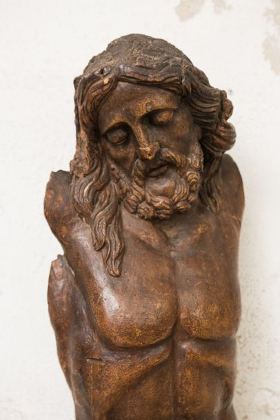 null Christ en bois sculpté XVIIe siècle Hauteur : 165 cm. (manque les bras) 