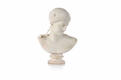 null Buste de femme en marbre blanc d’après l’antique Première moitié du XIXe siècle...