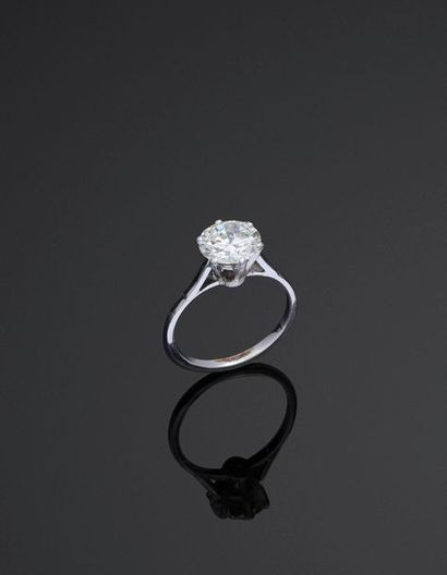 null Bague en or gris 18K 750‰ et platine 900‰, sertie d’un diamant brillanté pesant...
