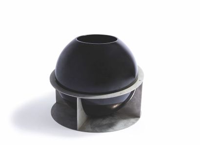 null Boris Lacroix (1902-1984) Vase de forme ronde en verre opalin noir enchâssé...