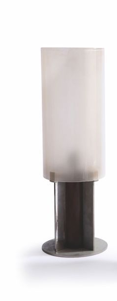 null Boris Lacroix (1902-1984) attribué à Lampe de table en métal chromé à base ronde...