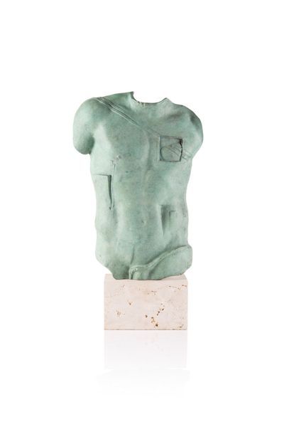 null Igor Mitoraj (1944-2014) Buste de Persée Bronze à patine vert antique sur socle...