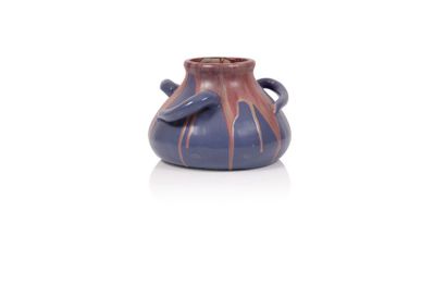 null Léon Pointu (1879-1942) Vase de forme pansu à trois anses en céramique à engobe...