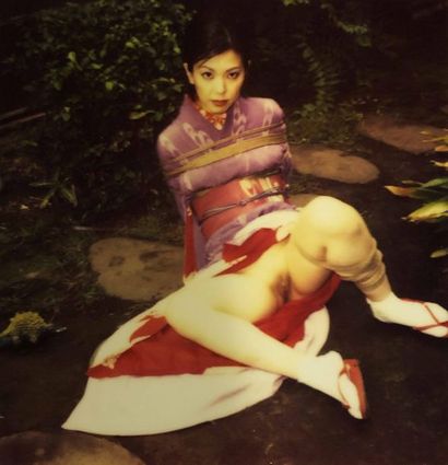 null ARAKI Nobuyoshi (né en 1940). Pola Eros, circa 2005. Polaroid encadré. Signature...
