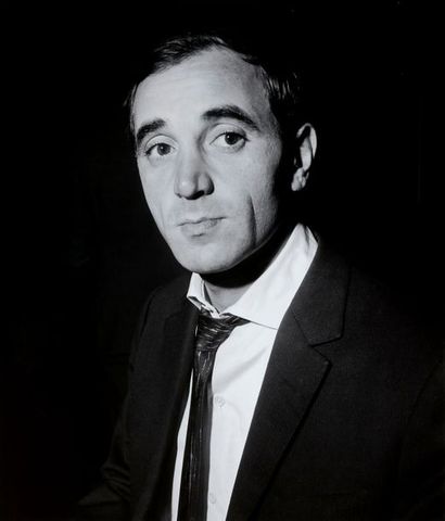 null BLONCOURT Gérald (1926-2018). Portrait de Charles Aznavour. Tirage argentique...