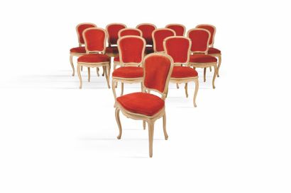 null 85 - Gérard Mille (collaborateur de Jean Dunand)

Série de douze chaises néo-classiques...