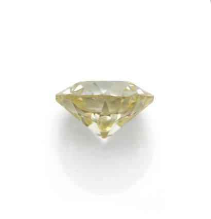 null Solitaire en or gris 18K (750/1000) serti d’un diamant de taille ancienne pesant...