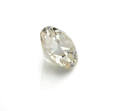 null Solitaire en or gris 18K (750/1000) serti d’un diamant de taille ancienne pesant...