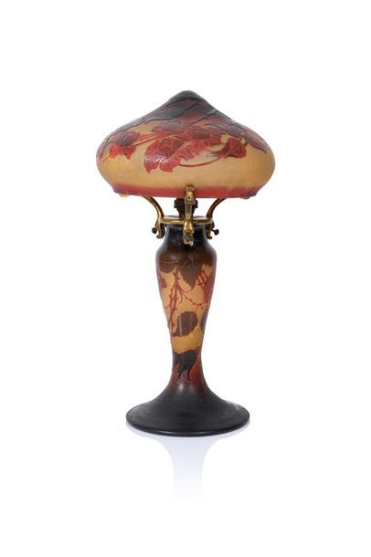  D’ARGENTAL - Paul NICOLAS Lampe de forme champignon en verre gravé à l’acide à décor...