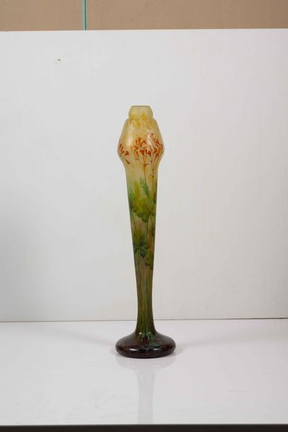 null Daum « Désespoirs du peintre » Vase de forme balustre allongée en verre gravé...