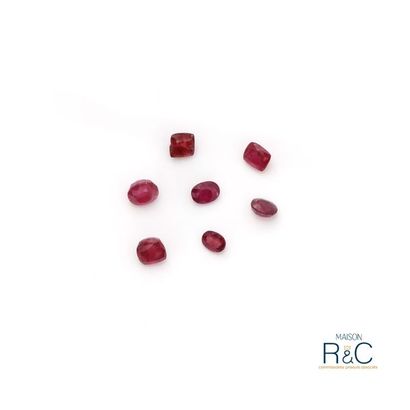 null Lot de 7 rubis de formes diverses. 

Poids : 11,60 carats. 

Non chauffés.