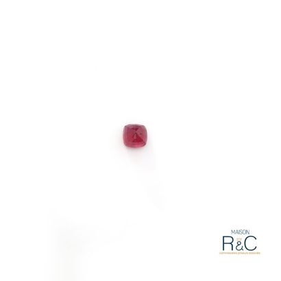 null Rubis de forme coussin

Poids : 5,06 carats

Couleur : rouge.

Certificat Carat...