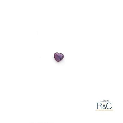 null Saphir de forme cœur.
Poids :1,52 carats.
Couleur : violet.
Certificat TGL du...