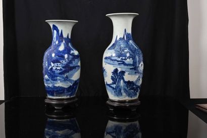 null CHINE POUR LE VIETNAM, XIXe siècle

Deux vases balustre en porcelaine émaillée...