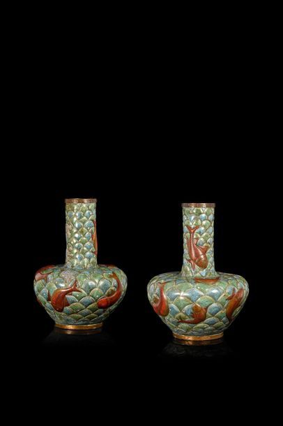 null CHINE, Début XXe siècle

Importante paire de vases de forme tianqiuping

(sphère...